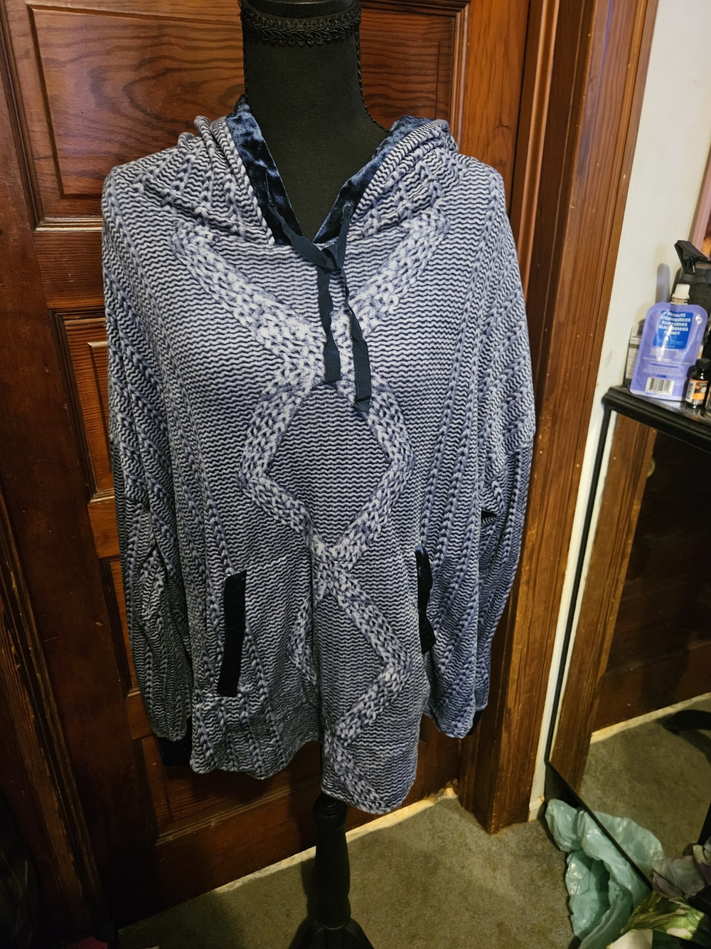 Simply Vera Vera Wang Navy and White Patterned Knit Top